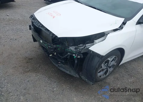 2021 Kia Forte Lxs из США, поврежденный, VIN 3KPF24AD6ME408853